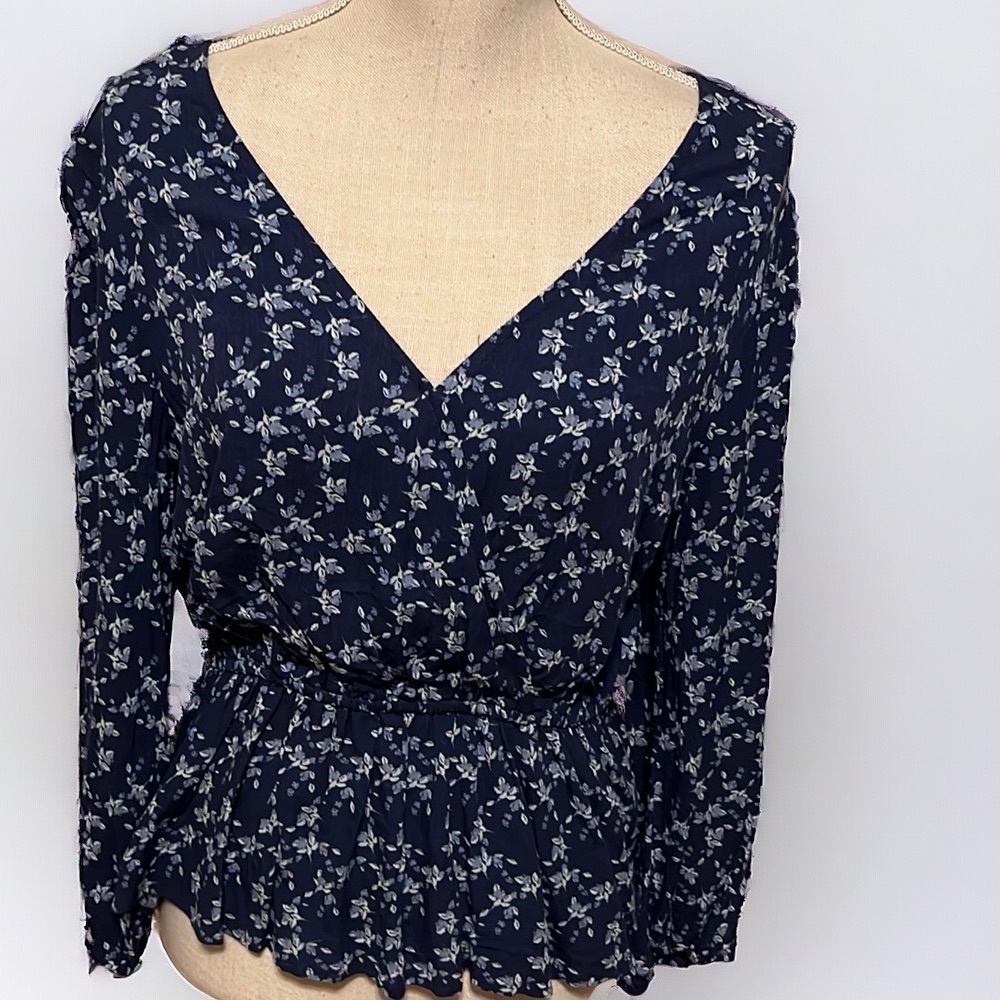 LUQ faux wrap blouse. Cinch waist with skirt. Sz med